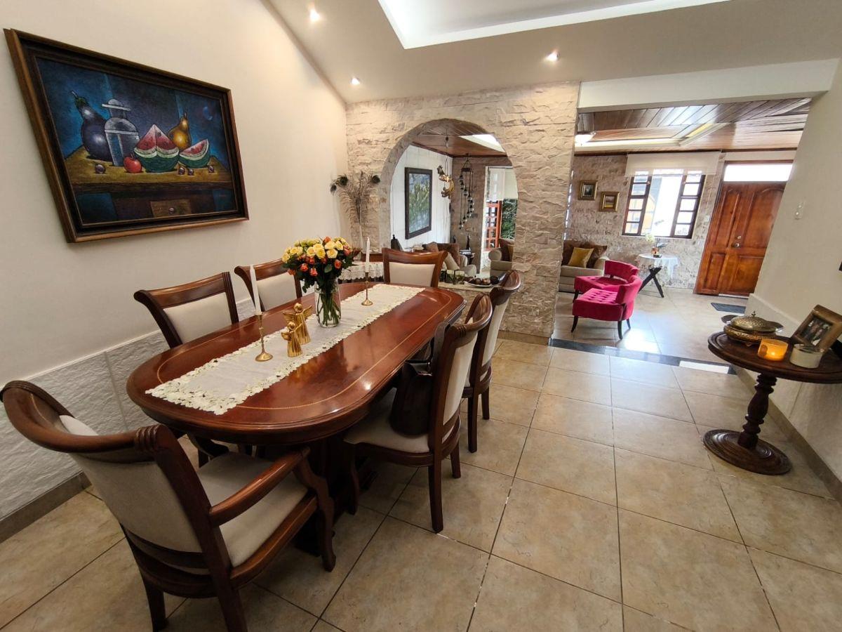 C/ San Isidro del Inca, Casa Independiente de 357 m² en Venta, Terreno de 552 m² — imagen 6