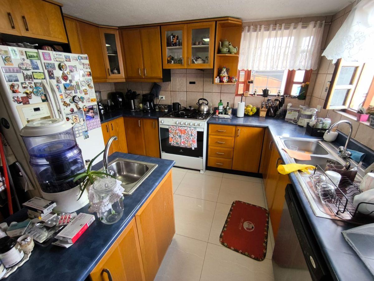 C/ San Isidro del Inca, Casa Independiente de 357 m² en Venta, Terreno de 552 m² — imagen 5