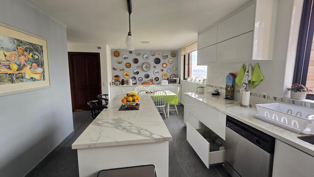 Exclusivo Departamento de Lujo Totalmente Remodelado con Espectacular Vista Panorámica a La Ciudad | — imagen 4