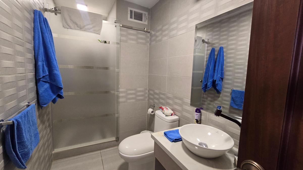 Exclusivo Departamento de Lujo Totalmente Remodelado con Espectacular Vista Panorámica a La Ciudad | — imagen 3