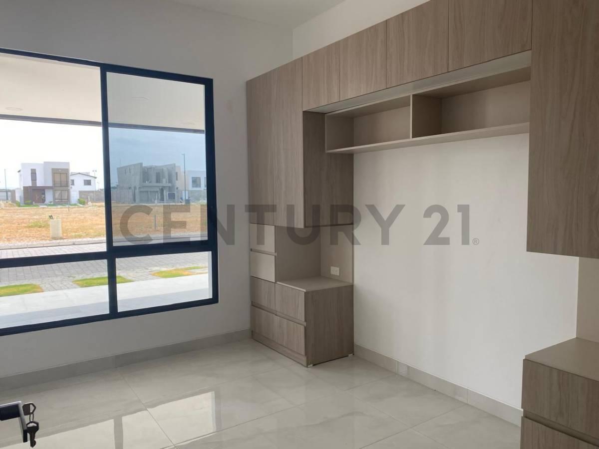 Elegante Casa en Venta en Isla Celeste, Etapa Babor. J. Mar, Guayas — imagen 4
