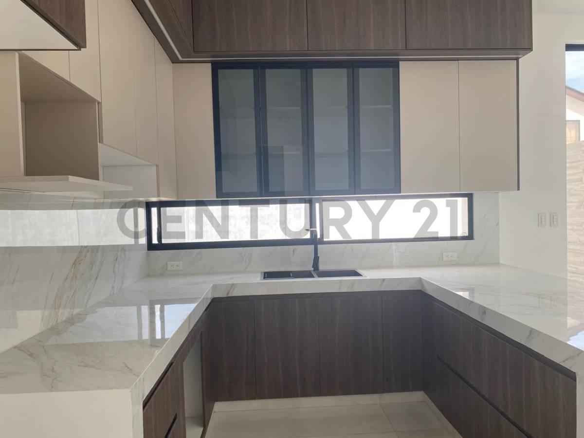 Elegante Casa en Venta en Isla Celeste, Etapa Babor. J. Mar, Guayas — imagen 3