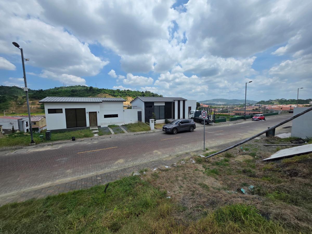 Vendo Terreno Para Condominio en Villa Club, Listos Los Planos, Renders, Para 4 Departamentos, Guayas — imagen 5