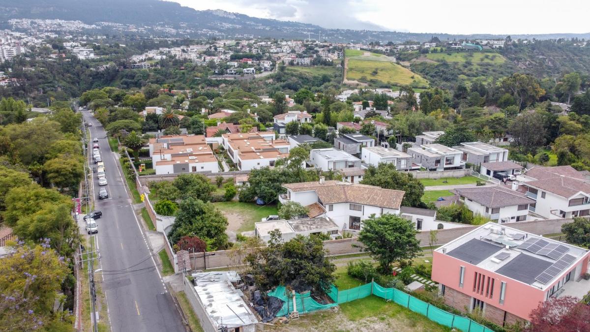 Terreno de Venta Av Francisco de Orellana Sector La Viña con 4 Casas — imagen 3