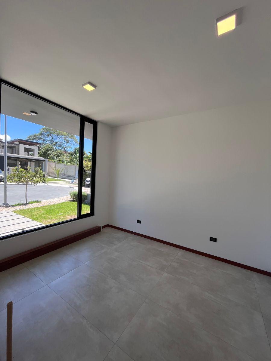 Casa por Estrenar en Tumbaco 4 Dorm. — imagen 10