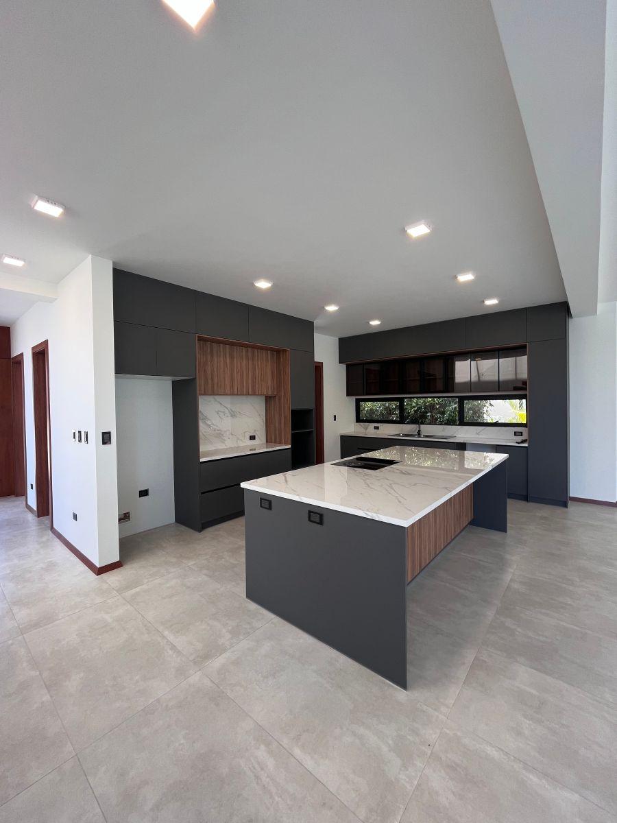 Casa por Estrenar en Tumbaco 4 Dorm. — imagen 8