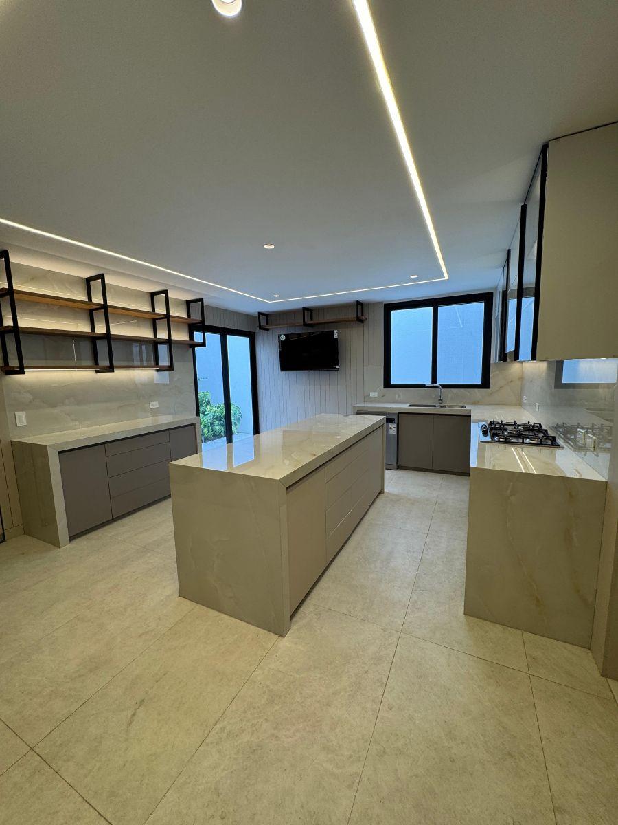 Casa con 4 Habitaciones en Venta y Alquiler, 886 m² Terreno, Samborondón, Guayas — imagen 5