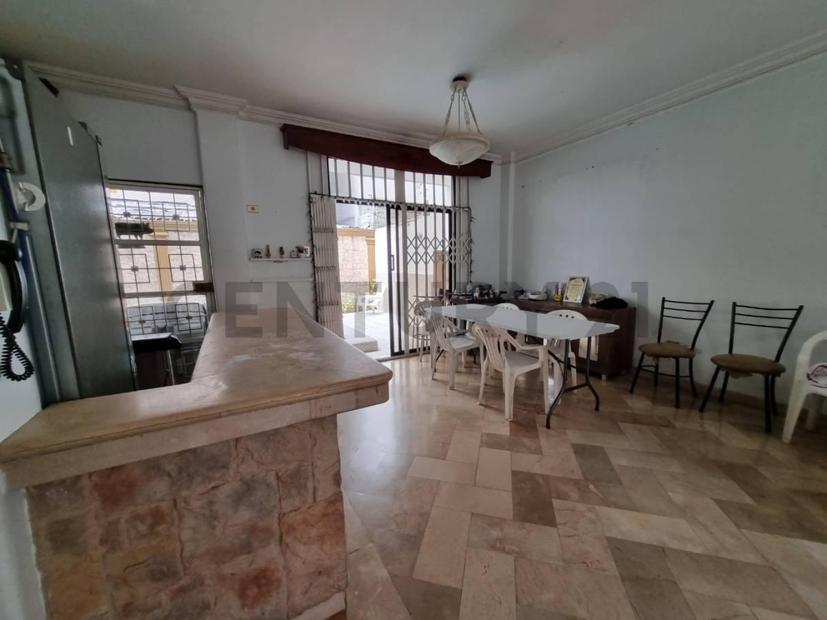 Casa en Venta de 3 Plantas con Piscina, 5 Cuartos, 4baños, 2 Medio Baño. Luisn. Guayas — imagen 5