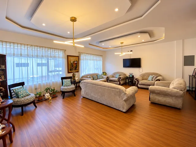 🏡 CASA MULTIFAMILIAR EN VENTA – SECTOR LA RUMIÑAHUI 400 m² de construcción | 7 dormitorios | 6 baños | $180.000 — imagen 2