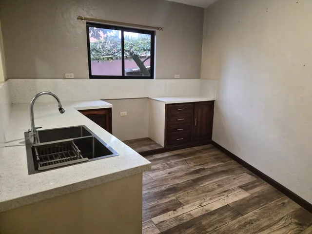 ARRIENDO DEPARTAMENTO EN EL SECTOR LOS TÓTEMS — imagen 5
