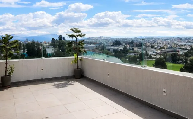 Penthouse en el Quito Tenis con amplia terraza BBQ - 3 dormitorios — imagen 2
