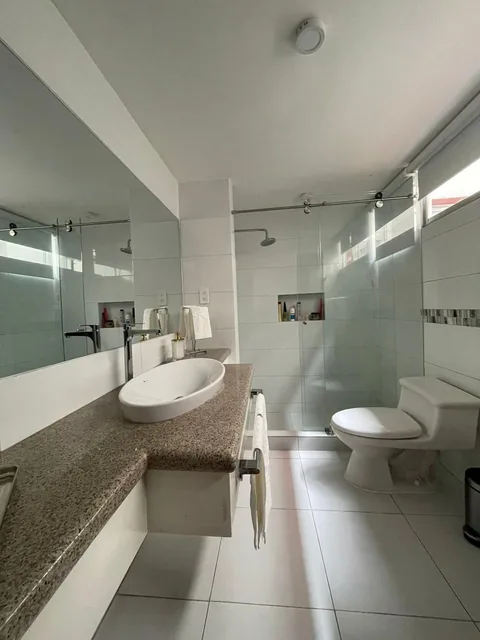 Vendo departamento de 153 m2 habitables, remodelado en Av. NNUU y Av. 10 de agosto — imagen 2