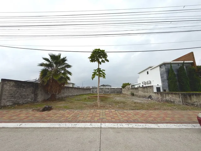 Oportunidad en Samborondón: Terreno en Urb. Biblos — imagen 5