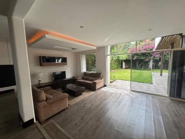Casa en Venta en Tumbaco en Urbanización La Viña — imagen 3
