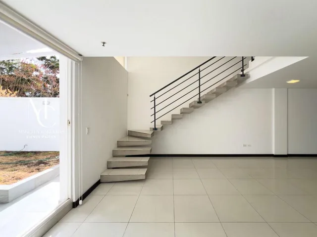 Departamento Duplex con Jardín de 126 m² con 2 Recámaras en Venta en San Patricio de Cumbayá — imagen 3