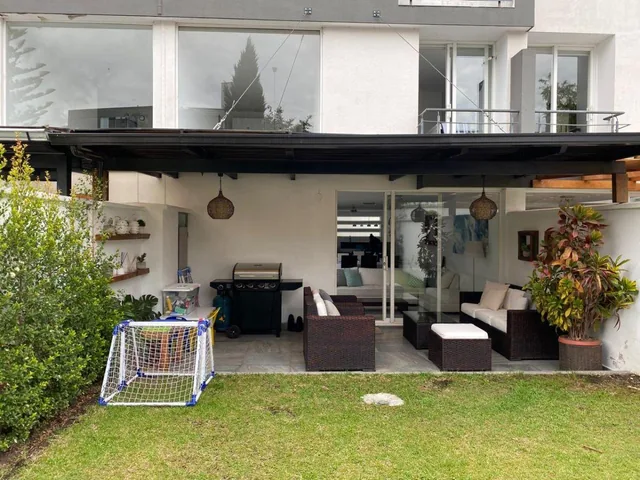 Departamento Duplex con Jardín de 126 m² con 2 Recámaras en Venta en San Patricio de Cumbayá — imagen 2