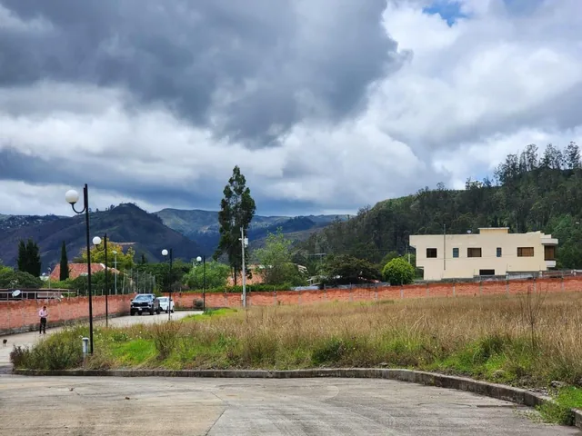 Terreno Plano en Venta Dentro de Urbanización en Challuabamba, Azuay — imagen 4