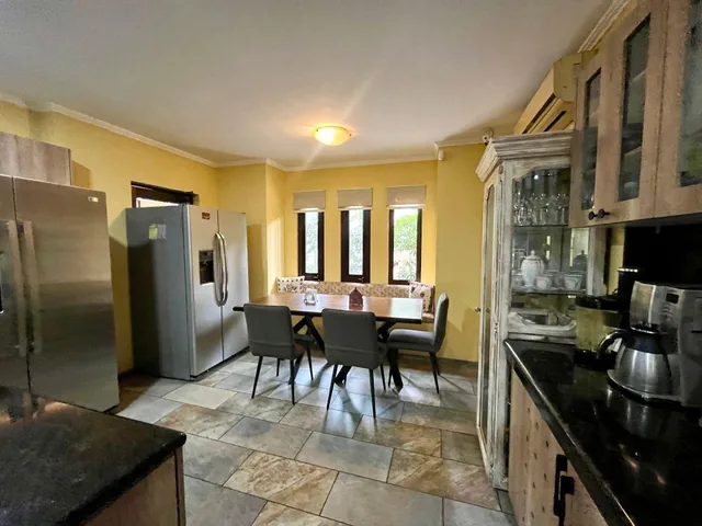 Casa Amplia Venta, 3 Dorm, 300 m², Ceibos Norte, Guayas — imagen 3
