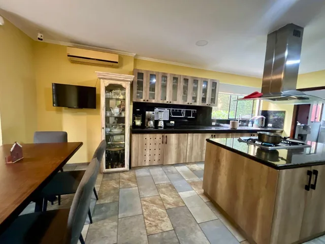 Casa Amplia Venta, 3 Dorm, 300 m², Ceibos Norte, Guayas — imagen 2