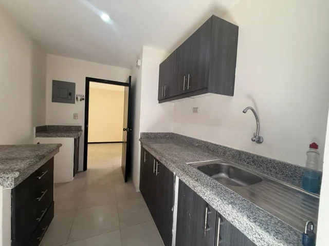 Casa en Venta Urbanización La Rioja Et. Asturias, Guayas — imagen 5
