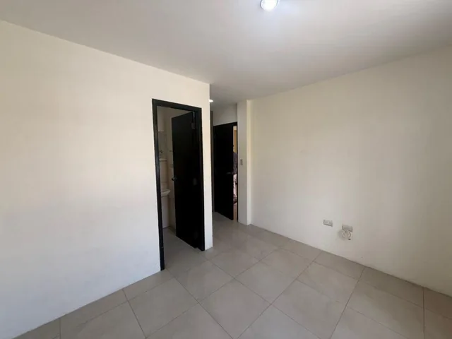 Casa en Venta Urbanización La Rioja Et. Asturias, Guayas — imagen 2