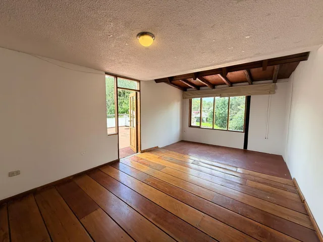 Encantadora Casa Rustica de Venta en Jacaranda — imagen 3