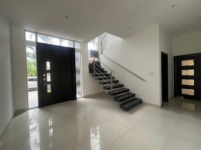 Vendo Casa Samborondon 4 Dormit Km 7, Guayas — imagen 2