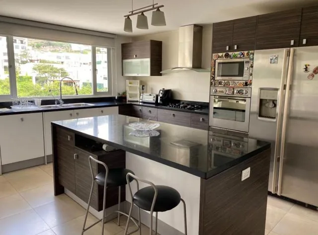 Casa Venta: 385 m², 4 Dorm, Estar, Estudio, Amplio Jardin, Suite. Urb Piscina, Canchas — imagen 4