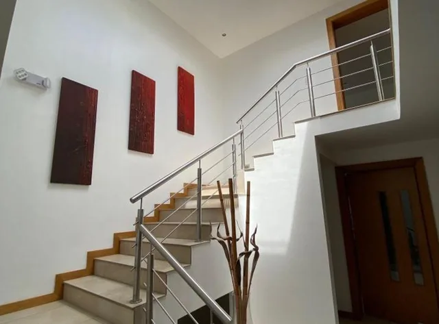 Casa Venta: 385 m², 4 Dorm, Estar, Estudio, Amplio Jardin, Suite. Urb Piscina, Canchas — imagen 2