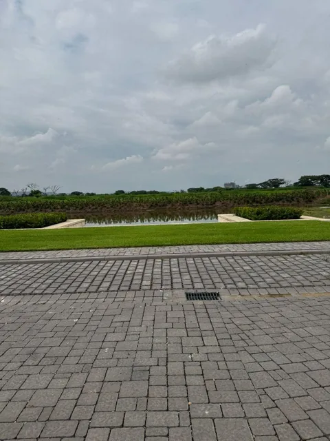 Parques de Batan Terreno Esquinero Al Canal y Al Area Verde, Guayas — imagen 5