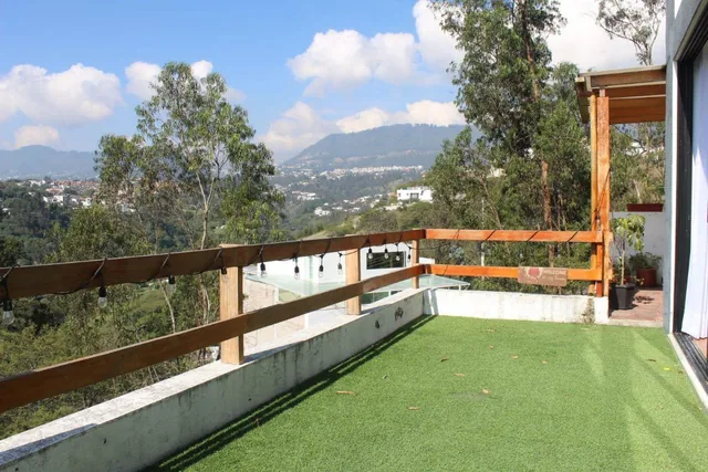 Casa en Venta en Cumbayá | Piscina, Jardín y Vista | $470.000 — imagen 4