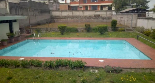 Venta Terreno con Casa Dos Pisos Hormigon Grande Piscina Bbq Parque Cotocollao — imagen 4