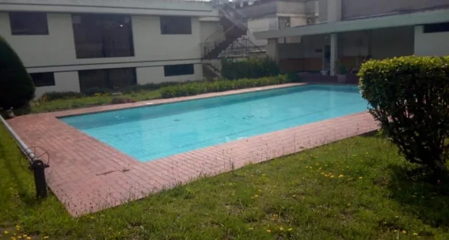 Venta Terreno con Casa Dos Pisos Hormigon Grande Piscina Bbq Parque Cotocollao — imagen 2