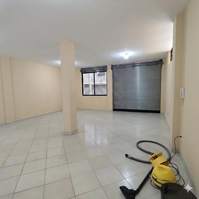 Venta Casa Rentera Quitumbe con Local Comercial — imagen 4