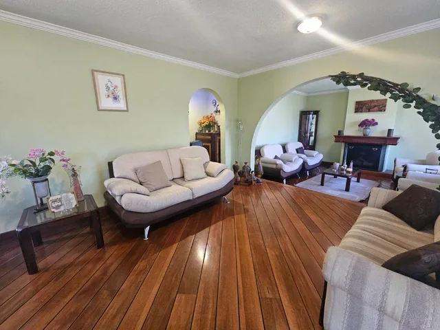 Venta Casa en Conjunto Sector Carcelén Calle Einstein, de 479 m² 4 Dorm., 3 Parqueaderos — imagen 4
