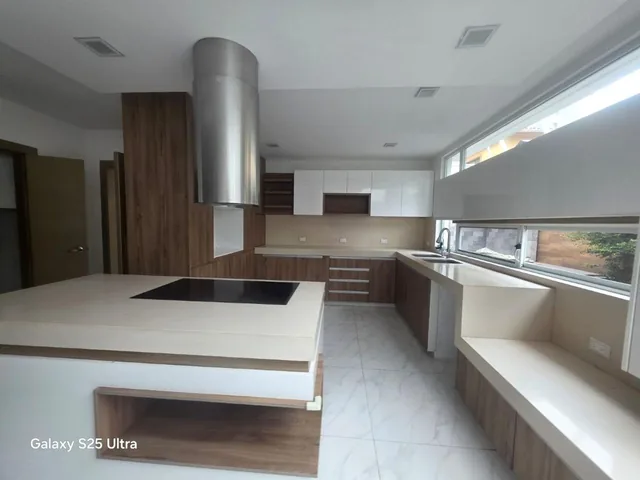 Kennedy Norte, Casa de 3 Dorm. con 250 m² en Venta, Guayas — imagen 5