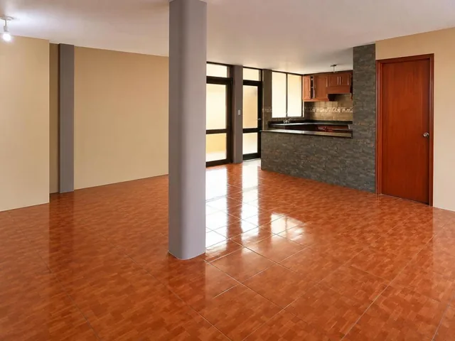 Casa Rentera en Venta – Sector Las Cuadras - 4 Departamentos — imagen 5