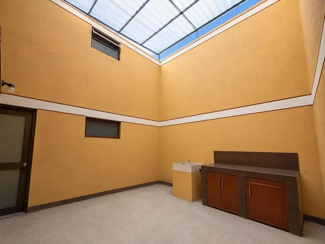 Casa Rentera en Venta – Sector Las Cuadras - 4 Departamentos — imagen 2