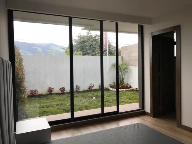 Casa en Venta 154 m² en Norte de Quito Santa Lucía — imagen 4