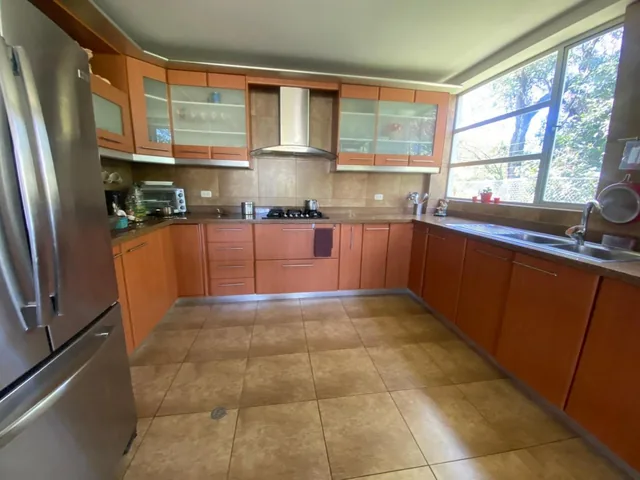 Tanda Vendo Casa Independiente 395 m² Construcción, Terreno 706 m² 5 Dorm. — imagen 2