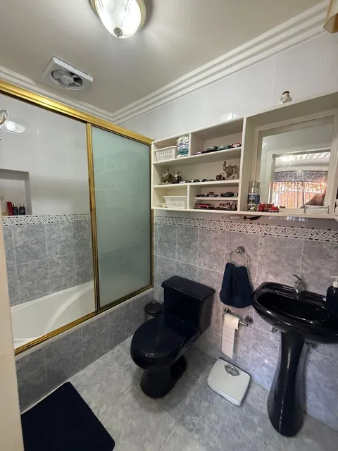 Amplia Casa en Venta, Azuay — imagen 2