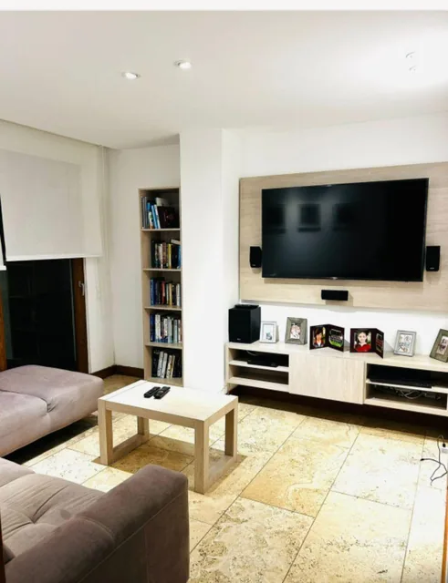 Exclusivo Departamento Tipo Casa con Jardín Privado en Cumbayá | Diseño Londoño — imagen 5