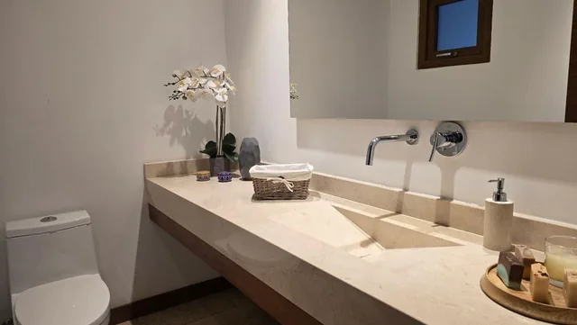 Exclusivo Departamento Tipo Casa con Jardín Privado en Cumbayá | Diseño Londoño — imagen 4