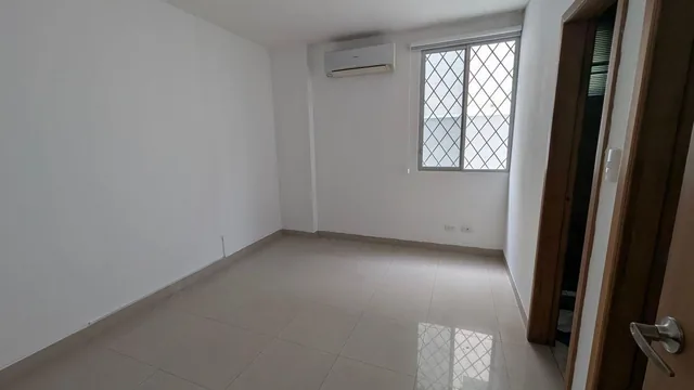 Vendo Dpto Colinas de Los Ceibos con Patio, Guayas — imagen 5