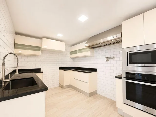 De Venta Penthouse Duplex Remodelado Cerca a La Carolina — imagen 5