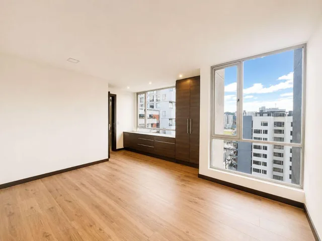 De Venta Penthouse Duplex Remodelado Cerca a La Carolina — imagen 2