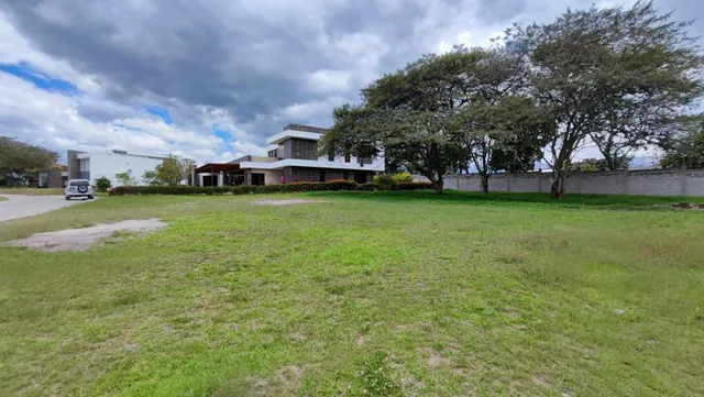Venta Terreno Tumbaco Urbanización Exclusiva Colegio Cervantes 1096 m² — imagen 2