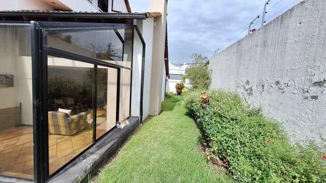 Venta Casa 5 Dorm Mas Estudio Conjunto Cerrado Cumbaya — imagen 3