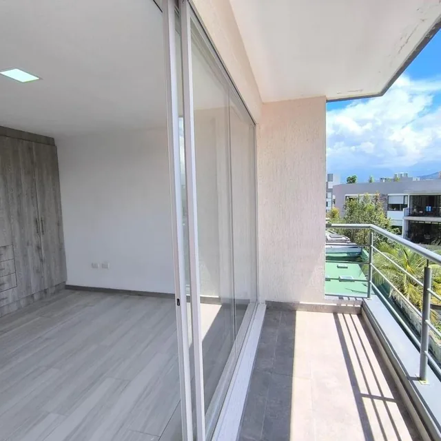 Venta Departamento en Cumbaya, Dos Habitaciones, con Terraza — imagen 2