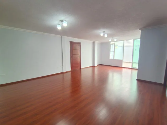 En Venta Departamento Sector Union Nacional, Patio Propio — imagen 3